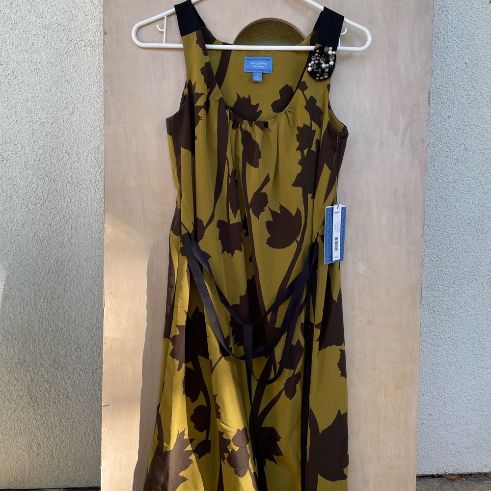 Simply Vera Wang forest green dress. NWT. Size 2. - Picture 8 of 9